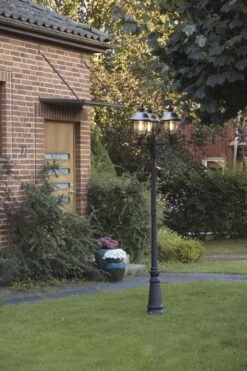 KONSTSMIDE Parma Schwarze Standleuchte Edelstahldach U. 3 Leuchtenköpfen